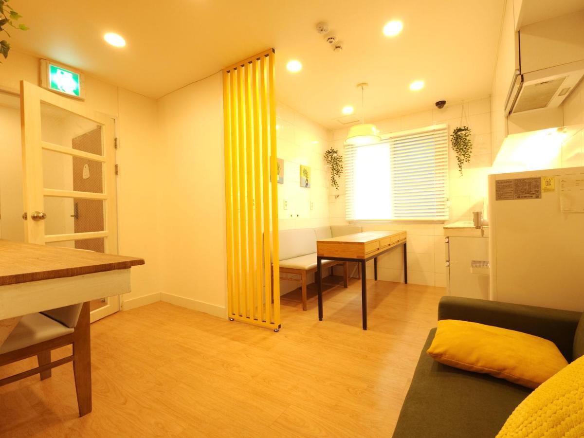 Oyo Myeongdong 5 Lodge Сеул Экстерьер фото