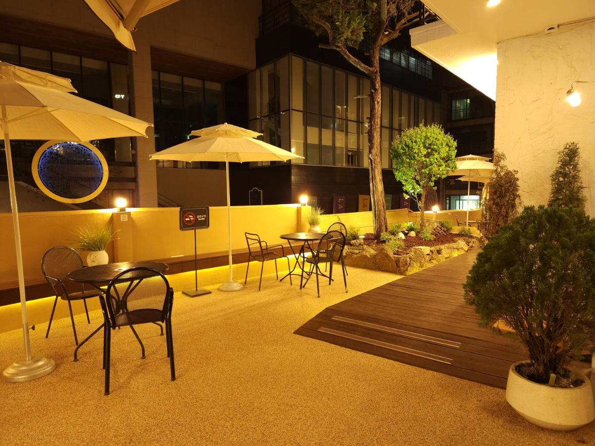 Oyo Myeongdong 5 Lodge Сеул Экстерьер фото